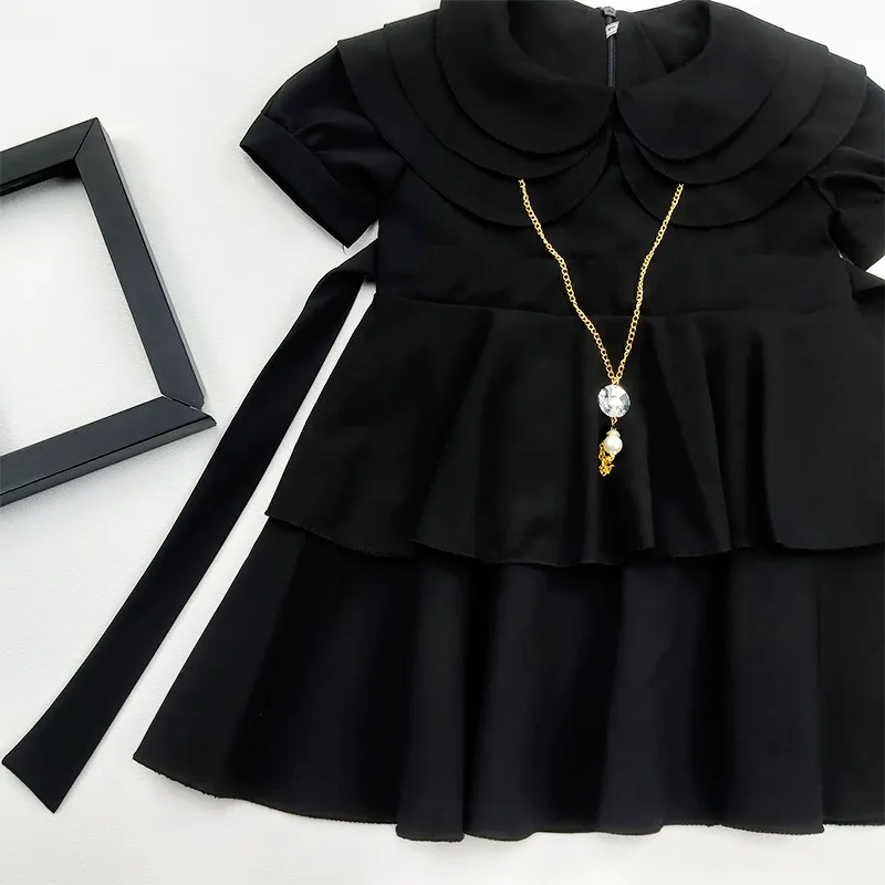 سارافون دخترانه مشکی کد 10397 با جنس کتان پلی استر و یقه گرد مناسب برای بهار و تابستان