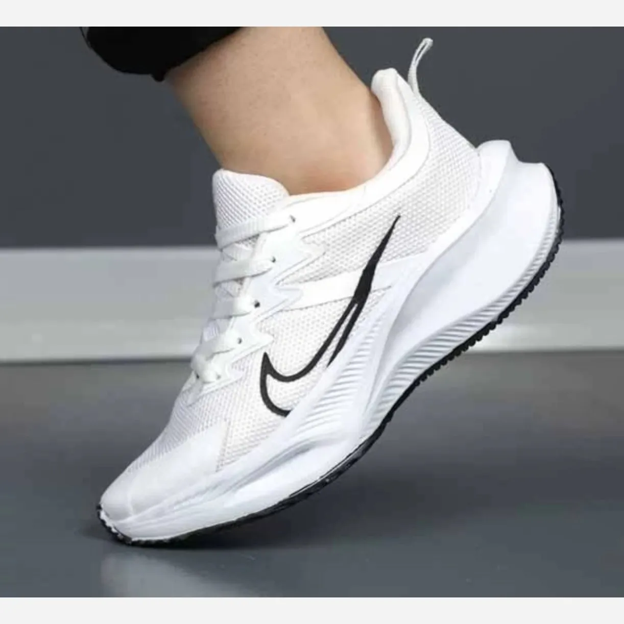 کفش کتانی اسپرت آدیداس سفید رویه کتان طبی نرم سبک مناسب پیاده روی سایز 40 تا 44